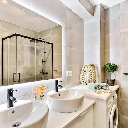 Amazing Three With Balcony Apartment *